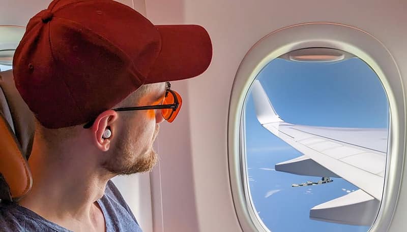 jak pokonać jetlag z nakładkami blokującymi niebieskie światło