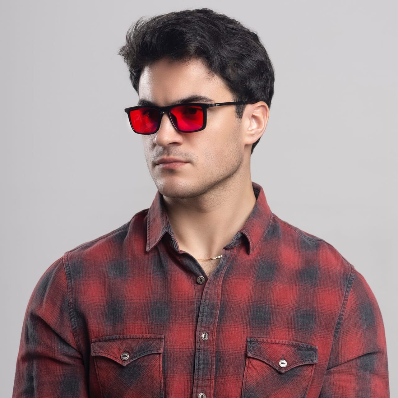 Okulary Smart Clips + wybrane nakładki smart clips biohac z czerwonymi nakładkami RedGuard chroniące przed światłem niebieskim wieczorem